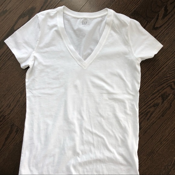 White V-Neck Cotton T-shirts (Gap and Prima) - Picture 2 of 6